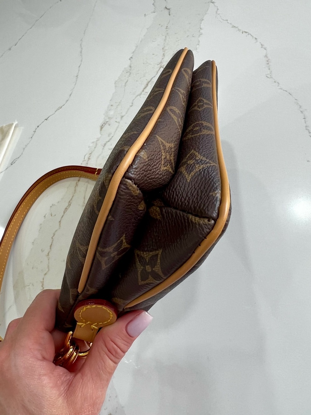 Louis Vuitton Brown Monogram Canvas Shoulder Bag with Gold Chain - Picture 10 of 12